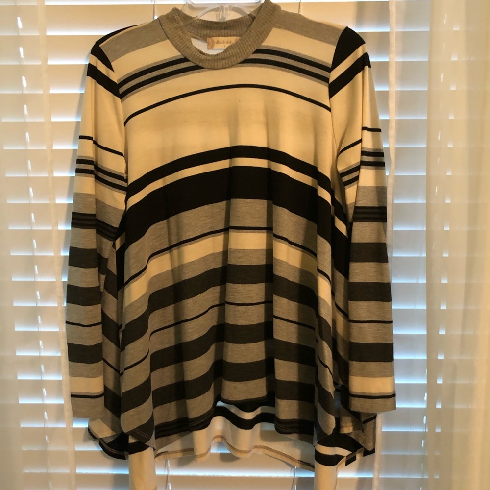 Altar’d State Long sleeved blouse